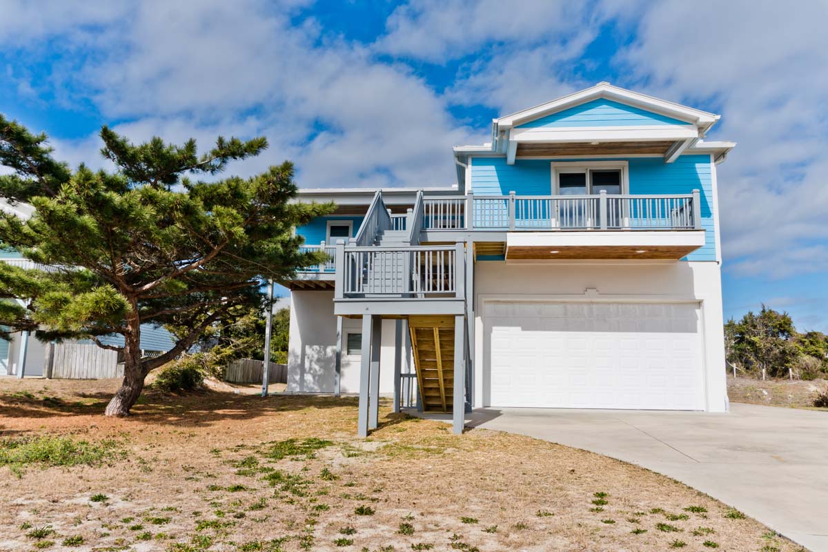 Gorgeous coastal style blue home