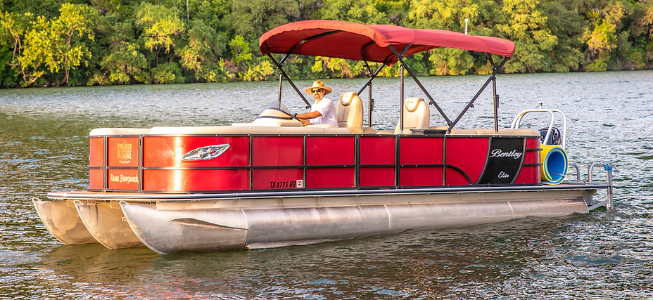 Pontoon boat rental on Lake Travis